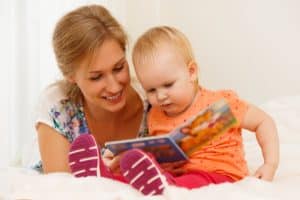 کتاب خواندن برای کودک