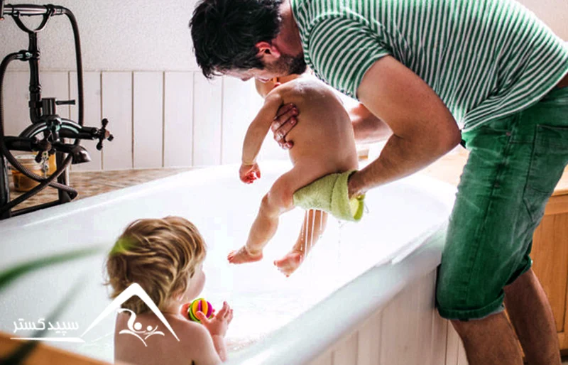 آموزش حمام کردن نوزاد و کودک