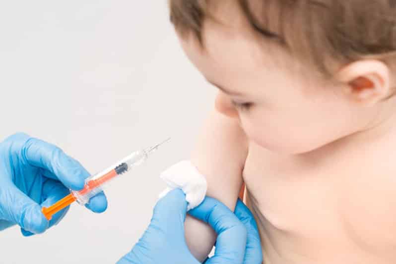 واکسیناسیون کودک از مهم‌ترین دغدغه‌هایی است که از بدو تولد آغاز می‌شود